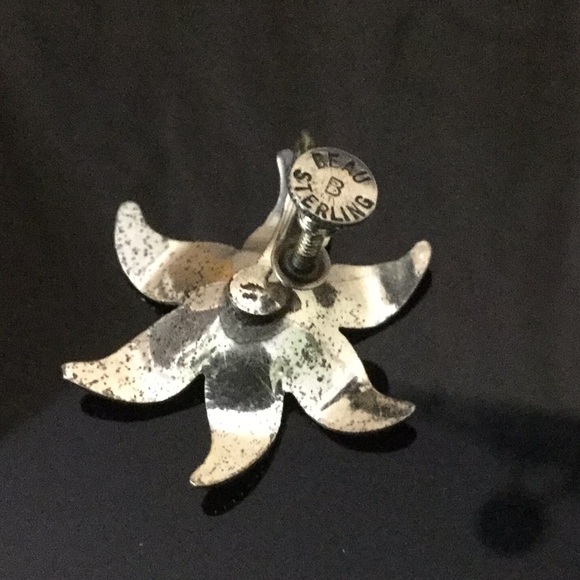Vtg.Sterling Silver Screw Back Flower Earrings - Picture 4 of 4